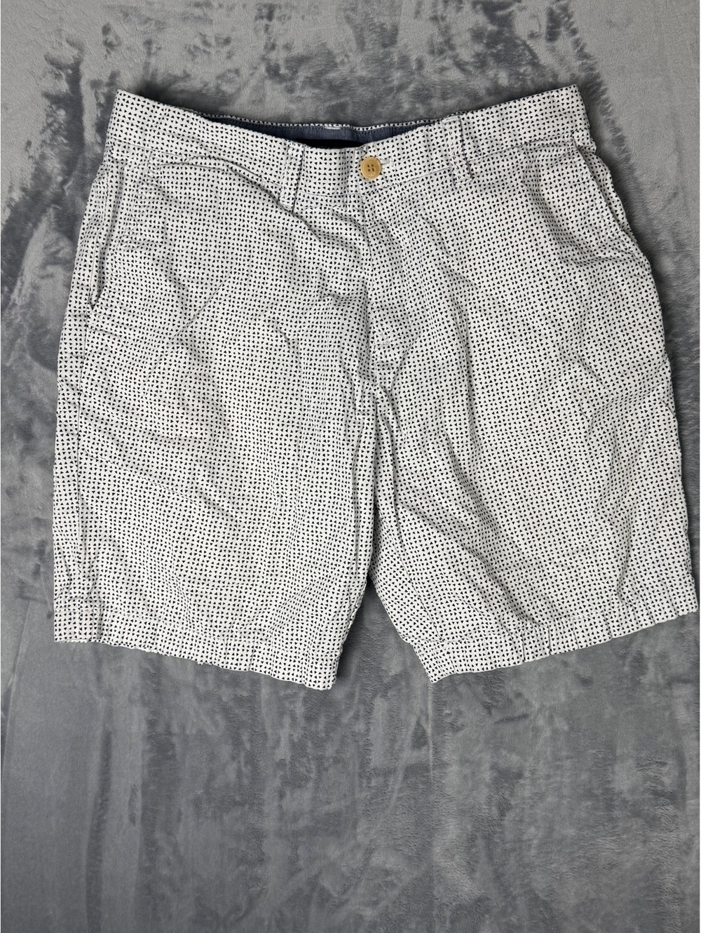 Tommy Hilfiger Mens 32 Chino Shorts White Navy Geometric Print Stretch Golf